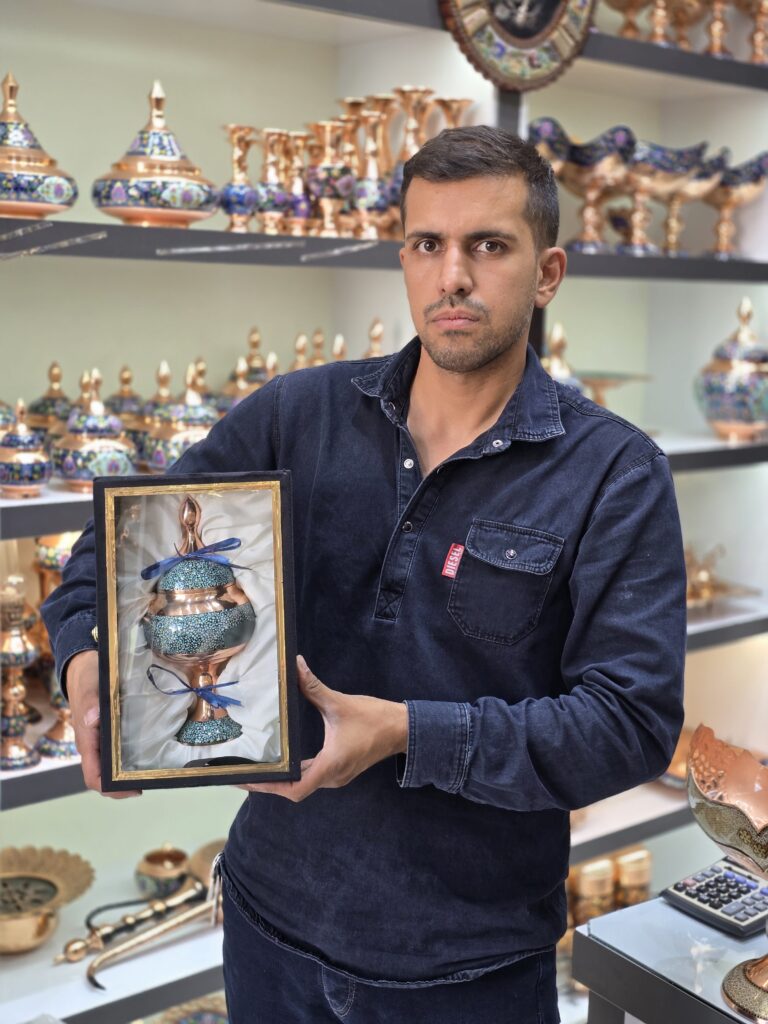 پک هدیه نفیس شکلات خوری فیروزه کوبی سایز 30 با جعبه لوکس و نفیس